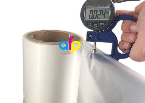 Glatter lamellierender Rollfilm, 24 Laminierungs-Film des Mikrometer-BOPP 445mm * 3000m Rolle